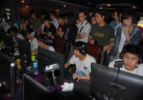 FPX获得英雄联盟手游职业资格赛•全国大赛赛道总冠军